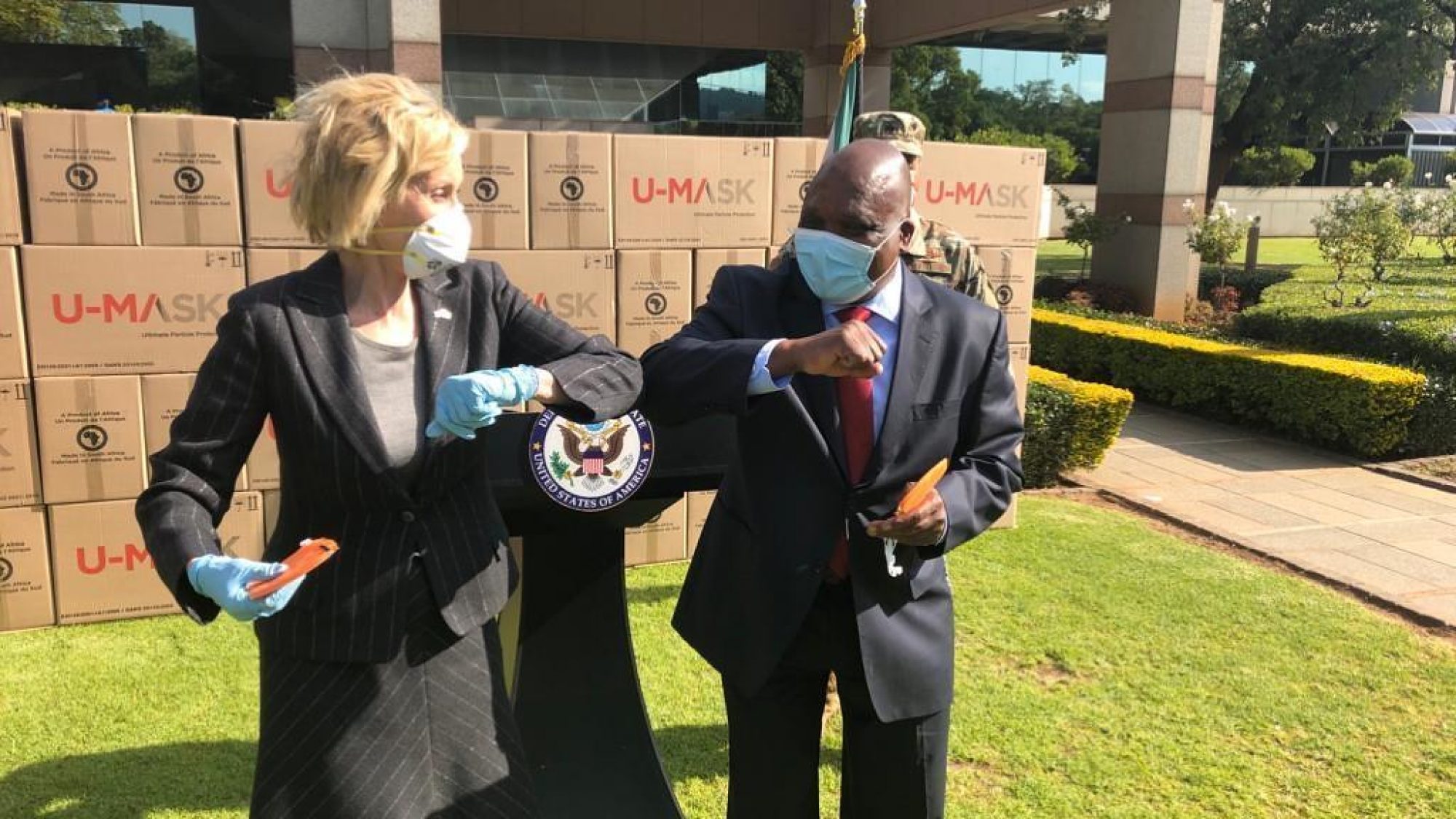 US Ambassador to South Africa helps distribute masks