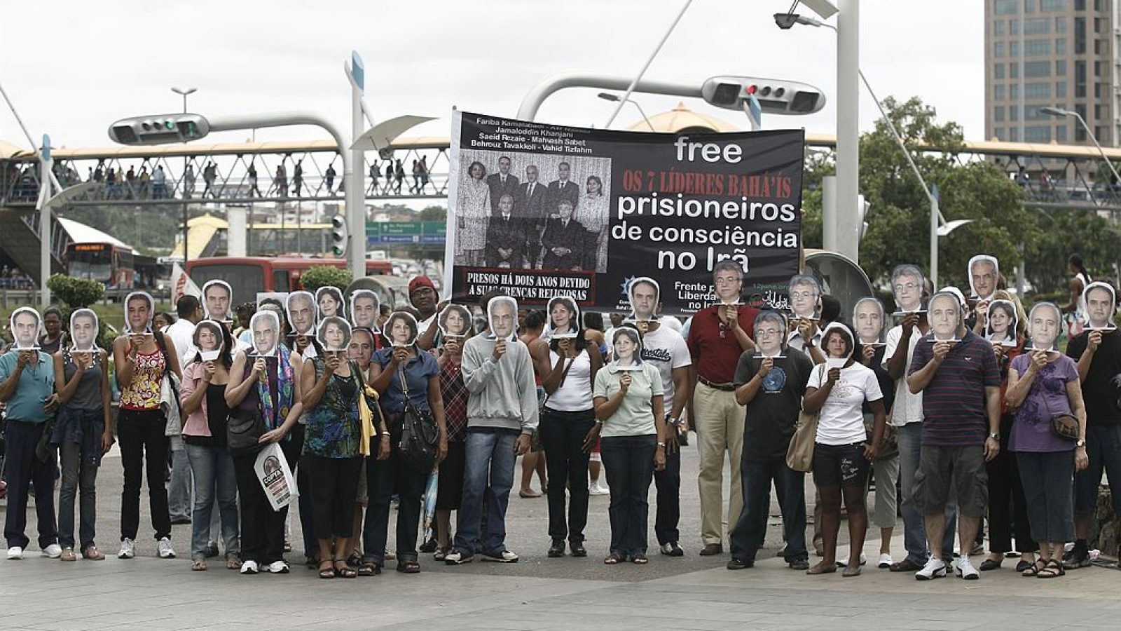 Protestors advocating to free the seven Iranian Bahá&#039;í leaders, prisoners of conscience in Iran. Salvador, Brasil