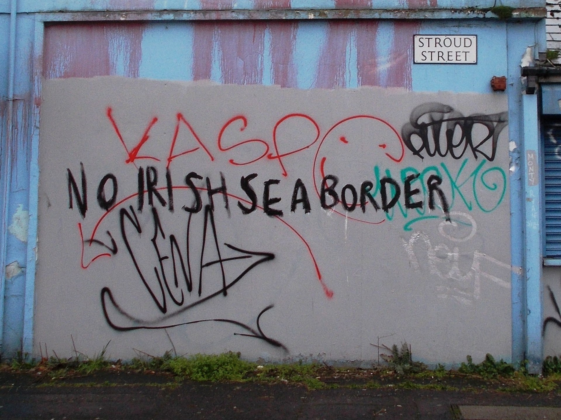 graffiti in belfast - no irish sea border