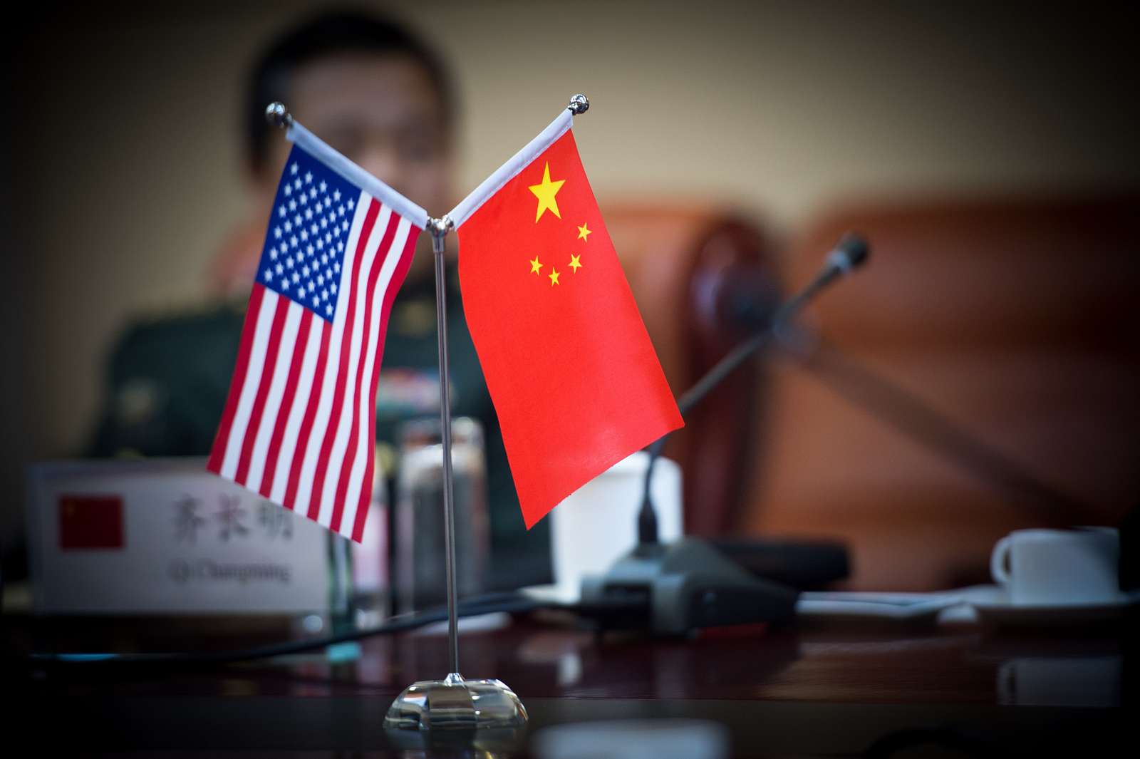 China and US flags